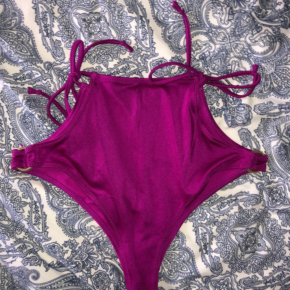 Lila bikini underdel XS