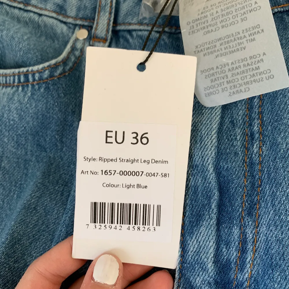 Sprillans skitsnygga NAKD jeans inköpta från Carlings. Inköpspris 549kr, aldrig använda. 💕 Säljer pga fel storlek.🦋 frakt tillkommer☁️ ps. priset går att diskutera🐣. Jeans & Byxor.