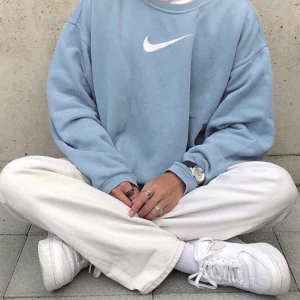 Söker - Hej söker oversized sweatshirt för ett rimligt pris och inte slitna helst☺️ kontakta gärna mig om ni har✨