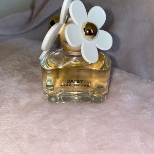 Marc Jacobs Daisy 50ml  - Testad 1 gång, frakt tillkommer