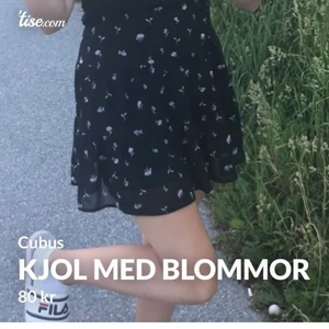 Super fin kjol - Super fin kjol ifrån cubus. Storlek 158 men sitter som s. Köpt här på Plick men var inte riktigt min stil. Aldrig andvänd endast testad. Nyskick. 