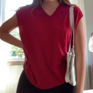 väst - Supertrendig väst köpt på second hand! Köparen står för frakt🌷💖