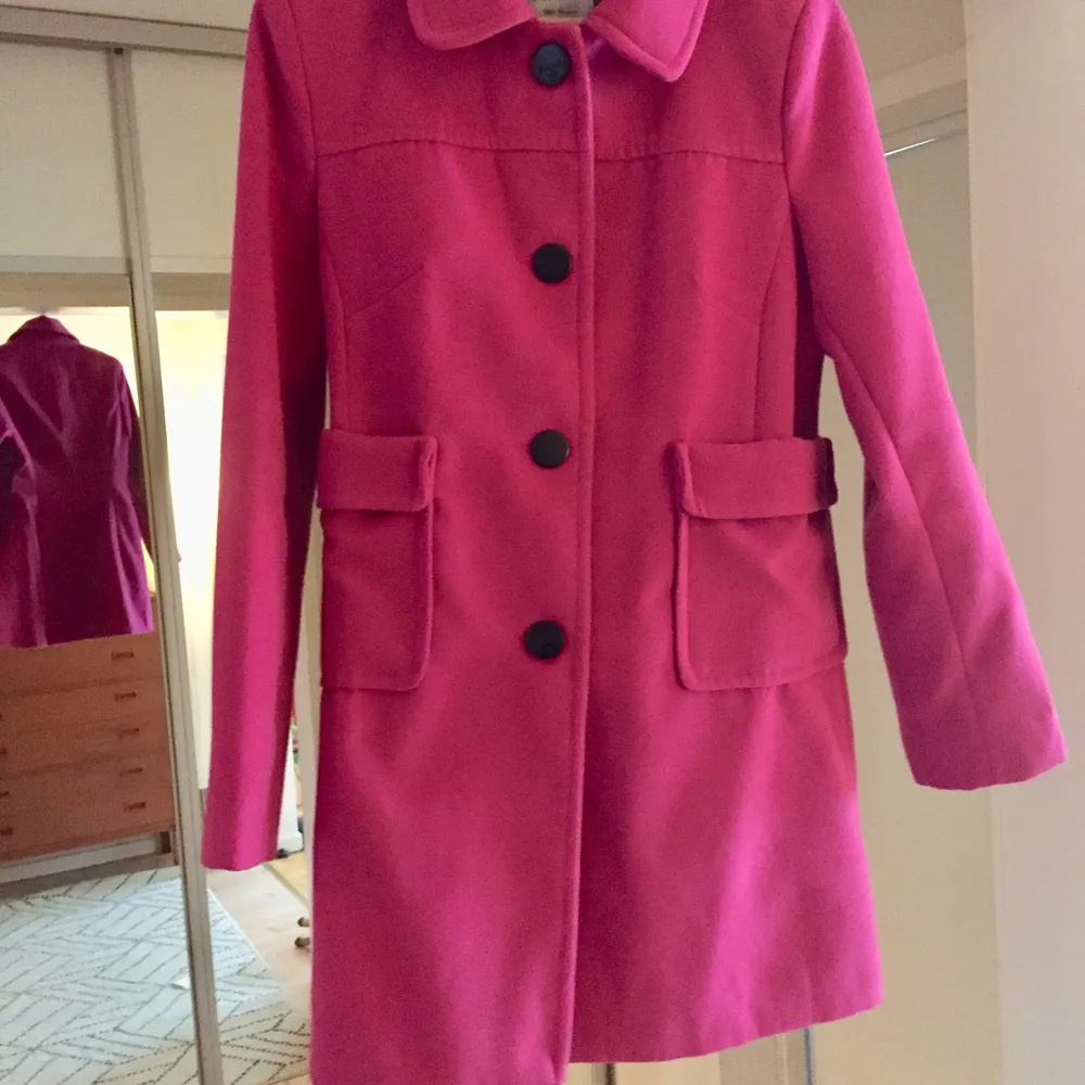 New winter Pink coat. Magenta colour made in Italy, size M, has 84cm length .-  Same colour and length from first picture.- . Jackor.