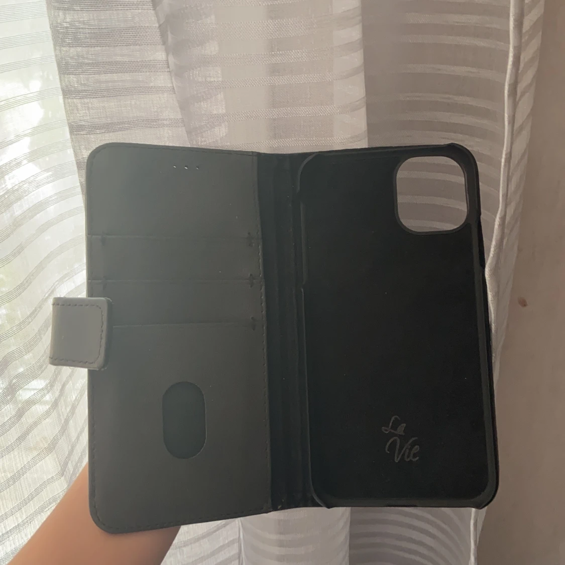 Svart plånboks skal  iPhone 11 - 91