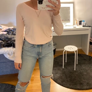 Rosa långärmad  - En jätte fin och gullig lite tjockare långärmad tröja från gekås. Nyskick, knappt använd❤️❤️ HÖGSTA BUD 60kr+frakt