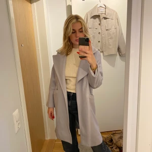 Kappa - Fin höst/vår-kappa som jag längre inte har användning av. 