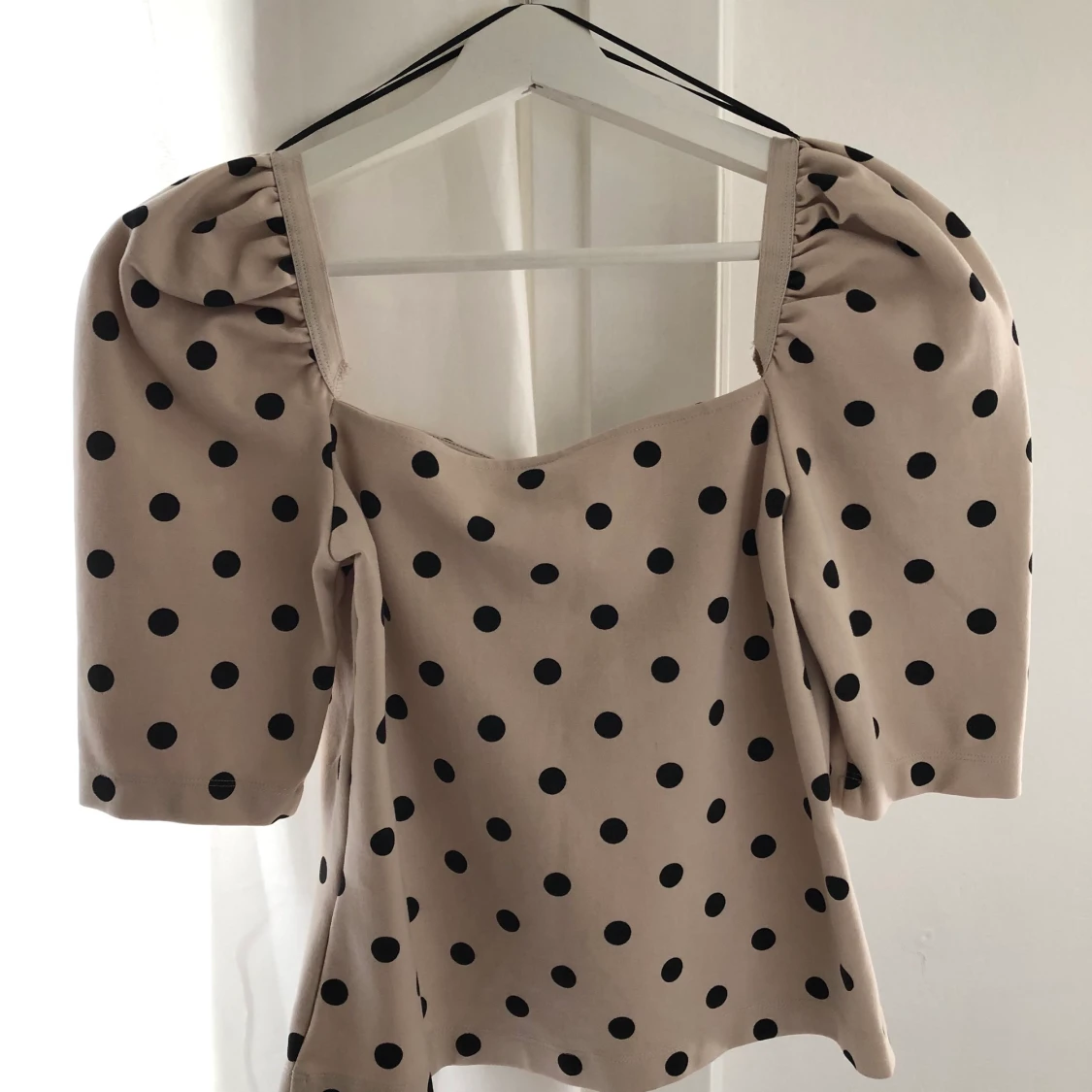 Superfin topp med lite ”puffärmar” - 90