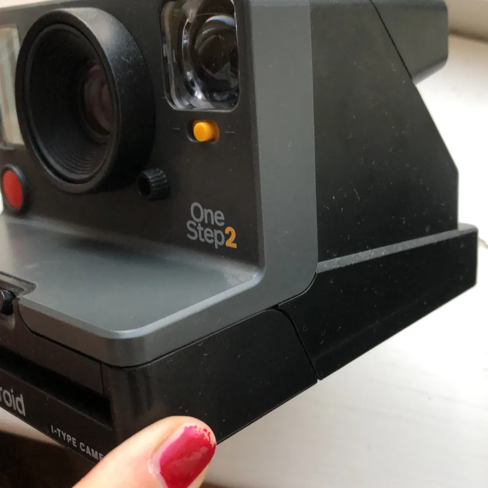 En helt fungerande Polaroid kamera som aldrig blir använd . Övrigt.