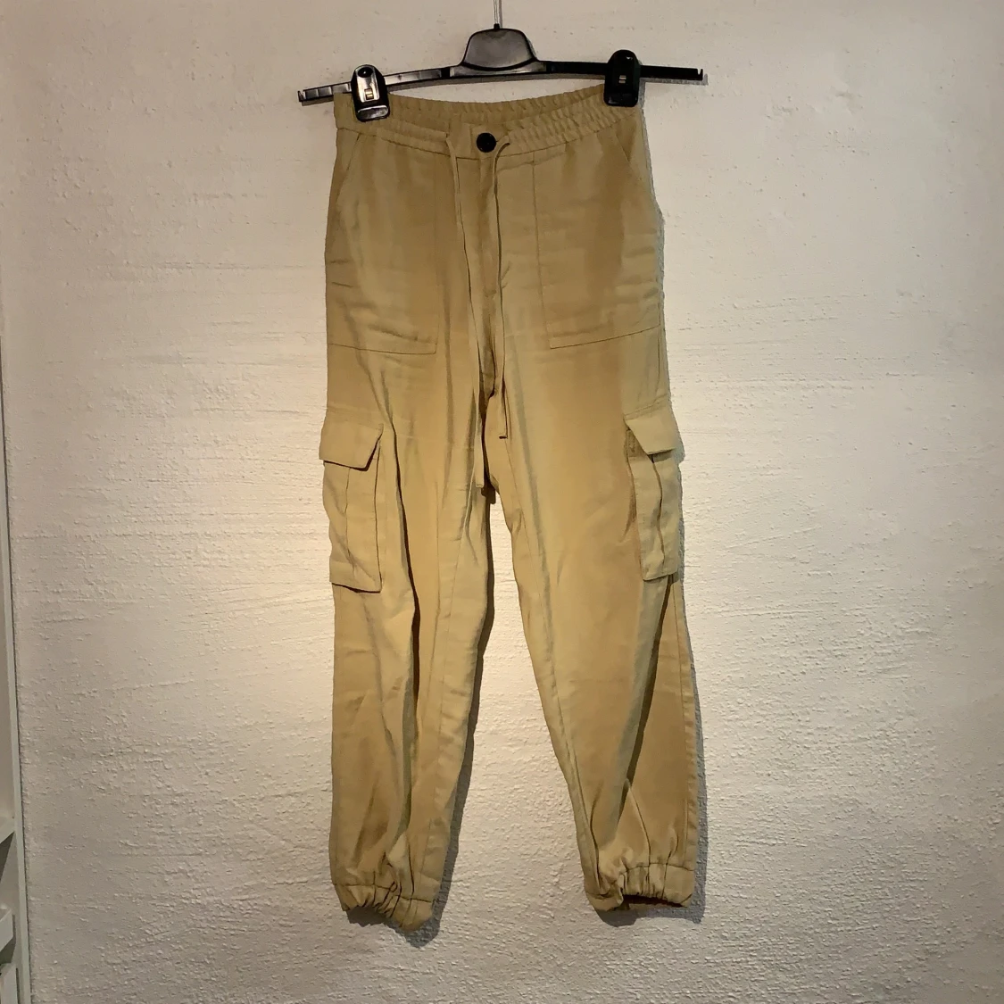 Cargo byxor från zara  - 90