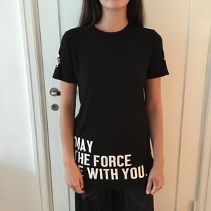 May the force be with you tröja!!!  - Star Wars tröja, lång modell och med mysigt material. Köpt på Disney World för 4 år sedan. 