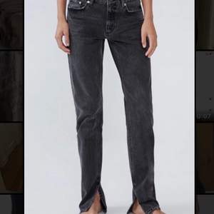 Säljer dessa slutsålda gråa zara jeans, tycker inte dom passar så bra på mig längre , skumma bilder men folk vet nog hur dom ser ut🥰                                   Strl: 38 men tvättade lite mindre så dom passar lätt en 36 också, pris kan diskuteras!
