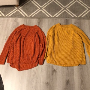 Gula storlek:s röda storlek:M - Två fina stickade tröjor ifrån Cubus som är använda endast tre gånger. Köparen står för frakten!!!
