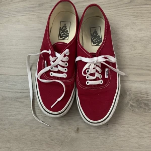 Vans skor - Ett par vans skor väldigt bra skick, bara använda några få gånger💕 300kr inkl frakt
