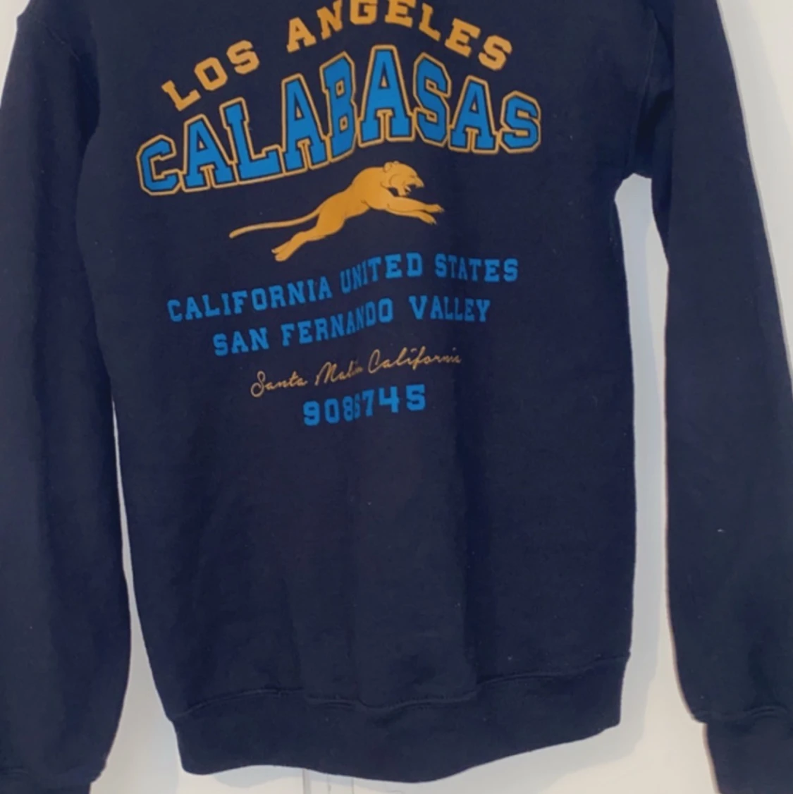 Sweatshirt/ tröja från prettylittlething  - 90