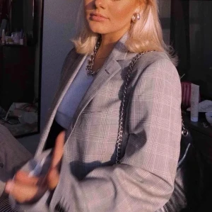 Märkes-Kavaj - Säljer min märkes Kavaj från SIR. Herrkavaj men funkar perfekt som oversized. Nypris: 2500kr