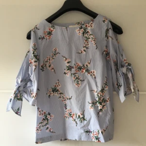 Söt och fin topp - En väldigt söt och fin topp som passar till alla tillfällen, använd en gång! 