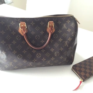  - Hej! Nu säljer jag min LV speedy 35 monogram. Väskan är väldigt bra skick. Kvitto finns! 
