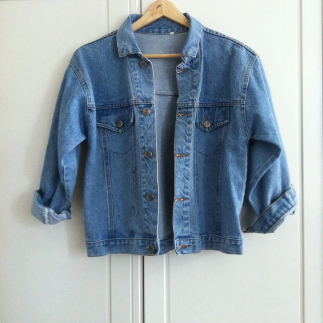 Jeansjacka. Stl S. Ganska kort i ärmen. 