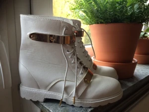  - Säljer dessa skor från Fanny Lyckman då dom är förstora för mig och jag hann aldrig skicka tillbaka dem. Helt oanvända i storlek 40. 