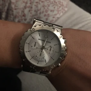  - Michael kors klocka. Copy. 
Använd. Batteri behövs bytas sen är den så gott som ny! 
Swish/frakt 35kr. 
