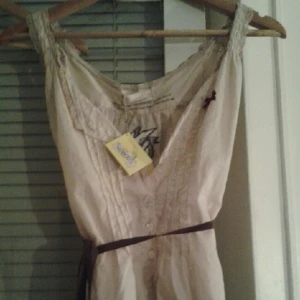  - Odd molly linne med prislappen kvar