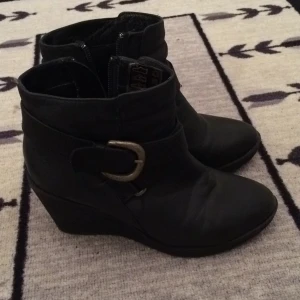  - Högklackar i svart 