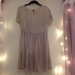  - Går bra att mötas upp i Stockholm, eller så kan jag skicka, men då betalar ni frakten. 
Swish, cash eller överföring går bra.