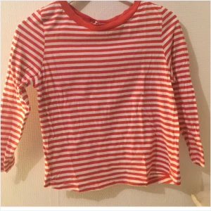  - Randig tröja i organic cotton, från Zara. Superhärligt material. Säljer även likadan i blå/vit