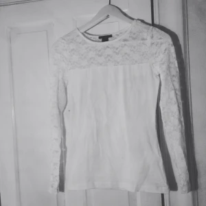  - Från hm, använd kanske 1 gång! Spets upptill och på armarna.