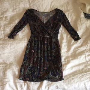  - Klänning från Bikbok som går att ha åt två håll. 