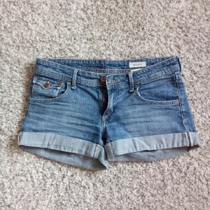  - Shorts från HM, knappt använda.