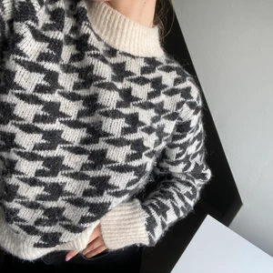 Underbar stickad tröja  - Så mysig o fin stickad tröja i bra kvalitet och alpaca blend!!😍😍 nyskick och sparsamt använd ca 2 gånger!! Ett Kap