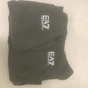 Emporia Armani - Använd max 3 gånger i storlek XS passar även S. Emporia armani✨✨ bara att skriva om du vill ha fler bilder även när jag har sättet på💕 Det köptes för 1700kr men då jag inte använder det så säljer jag det för 900kr