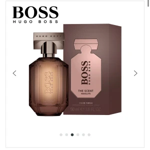 Hugo Boss - The Scent absolute for her - Vann denna parfym från Lyko, bevis kan uppvisas så ni vet att den är äkta! Den är helt ny och oanvänd, har enbart öppnat för att lukta men den passade inte mig. Så om det här är din lukt och du vill ha en ny så kan du kontakta mig! Fullstorlek på flaskan.
