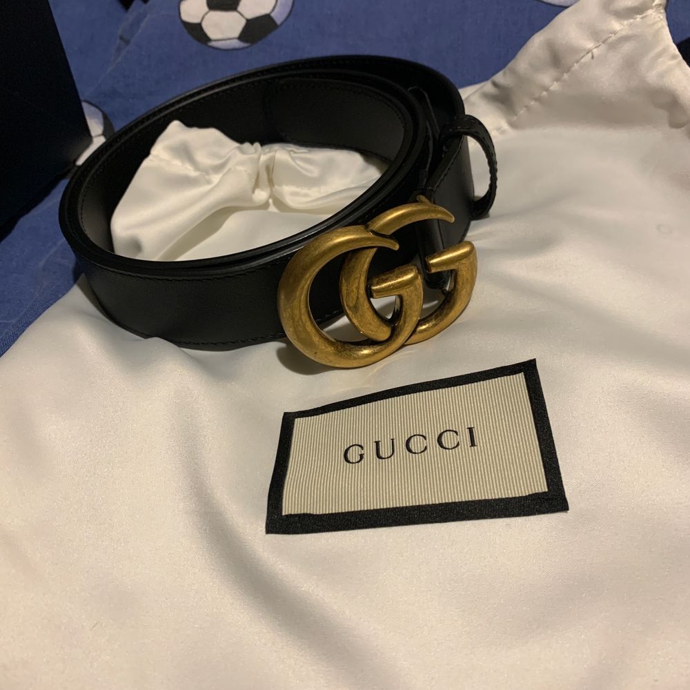 Säljer ett nyköpt Gucci bälte tillsammans med boxen dust bagen har även kvitto . Accessoarer.