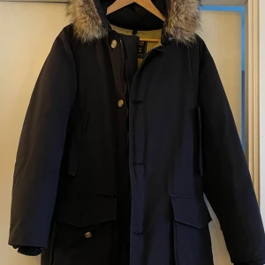 Woolrich S - Svart jacka herr/ Woolrich . Storlek S