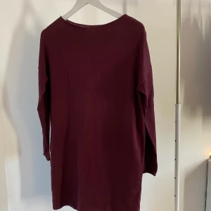 Klänning  - Vinröd klänning i bra skick 