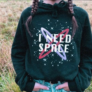 En snygg svart hoodie - En snygg svart hoodie som kommer ifrån Gina.