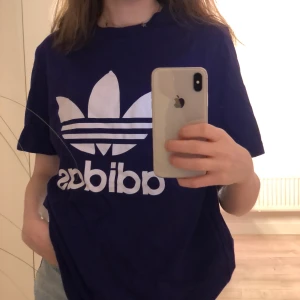 adidas t-shirt - cool t-shirt från adidas. köpt i somras och aldrig använts, nyskick.