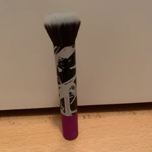 Stippling brush - Real techniques  - Sminkborste från Real techniques. Knappt använd.