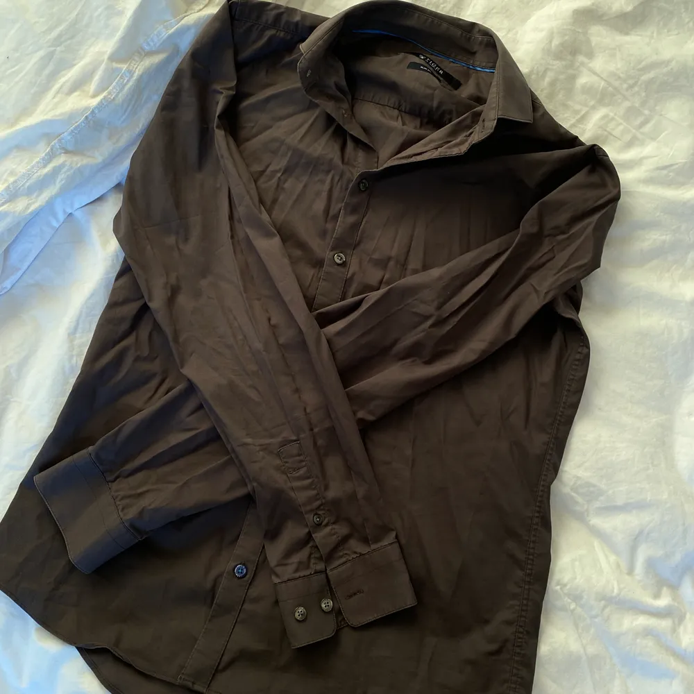 Brun oversized skjorta. Köpt vintage. Behöver strykas🤎 Köpare står för frakt . Skjortor.