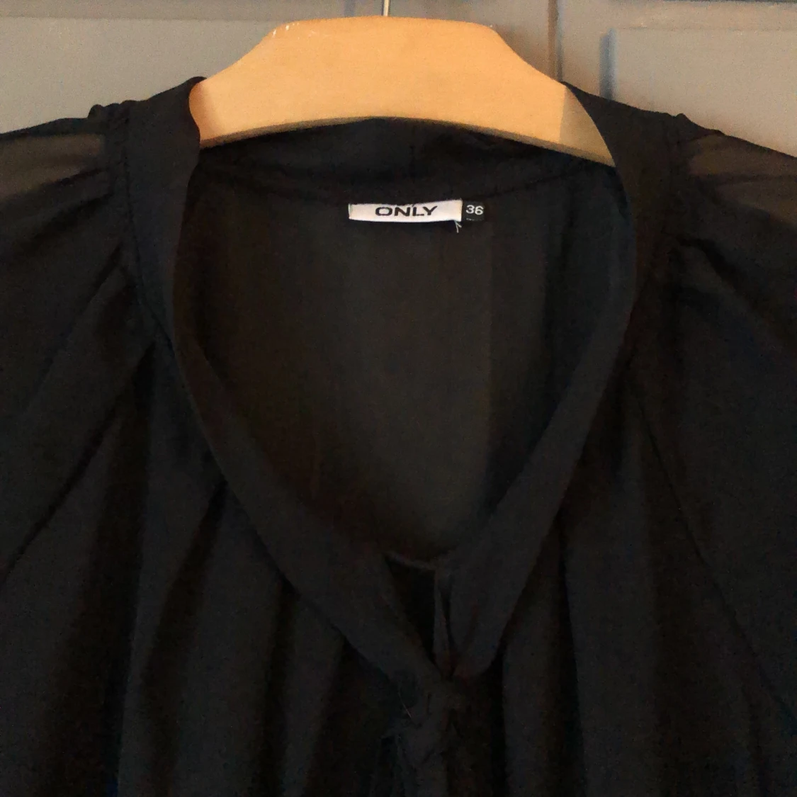 Blus ifrån ONLY Storlek 36 - 90