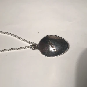 Skedhalsband  - Halsband egen gjord av sked. Står Norway på :))