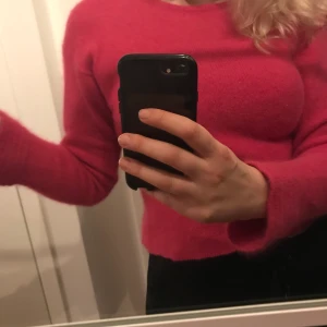 Vintage bright pink cashmere type Top - Beautiful quality, cashmere feel, only worn once! Size Large. 50 sek + shipping