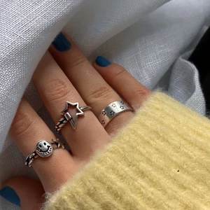 Ringar i sterling silver - ❌TILLFÄLLIGT SLUT❌ Dessa justerbara ringar i 925 sterling silver finns nu att köpa! 89kr/st + 11kr frakt 💌 så himla fina och passar så bra till allt!! Skicka ett meddelande vid intresse :)