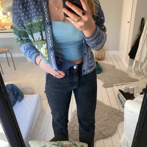 Stickad tröja! - Säljer denna fina stickade tröja. Aldrig använd, därav bra skick!  150kr + frakt! Köparen står för frakten. 