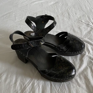 Skor - Söta träskor i mycket fint skick. Strl 40 men passat mig med 39