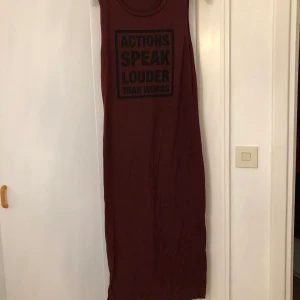 Klänning  - Klänning från bikbok i strl L, endast använd fåtal gånger 