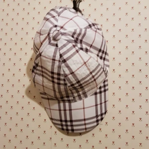  - Burberry Keps .Som ny.