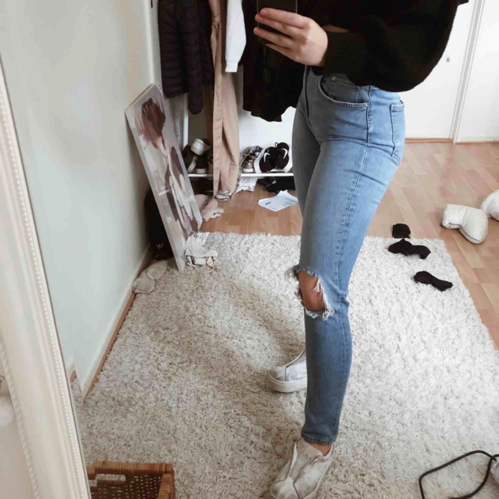 Högmidjade jeans från Gina Tricot . Jeans & Byxor.